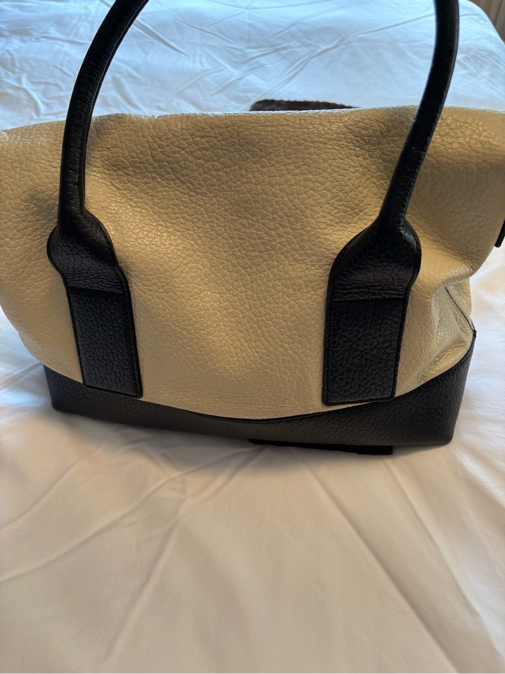 kate spade Two-Tone cream and Black Leather Shoulder Bag signature black tassel - Picture 3 of 14
